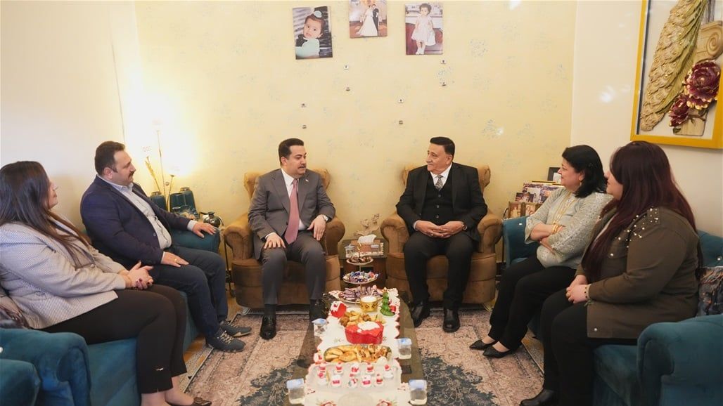 بمناسبة أعياد الميلاد.. السوداني في ضيافة عائلة مسيحية بغدادية (صور)