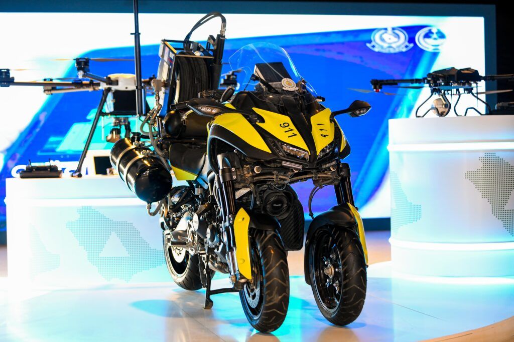 السعودية | الدفاع المدني يستعرض دراجة التدخل السريع وطائرات الدرون في معرض (واحة الأمن) بمهرجان الملك عبدالعزيز للإبل بالصياهد