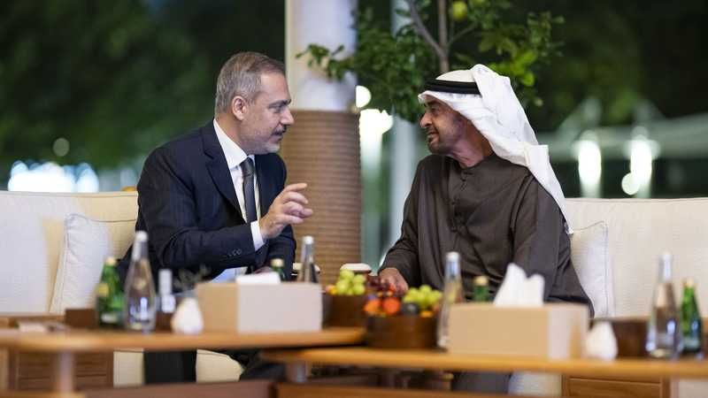 الخليج اليوم .. محمد بن زايد ووزير الخارجية التركي يبحثان التطورات الإقليمية