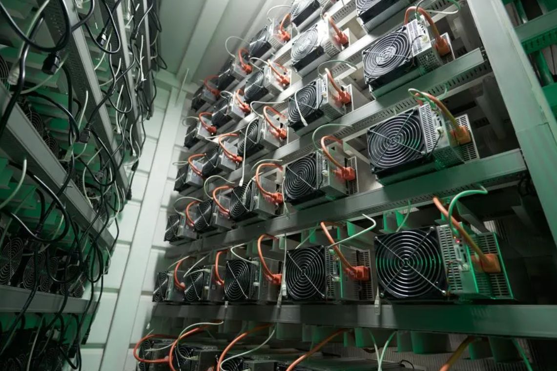 على الرغم من ارتفاع سعر البيتكوين في 2024: أسهم شركات تعدين البيتكوين تواجه العديد من الصعوبات