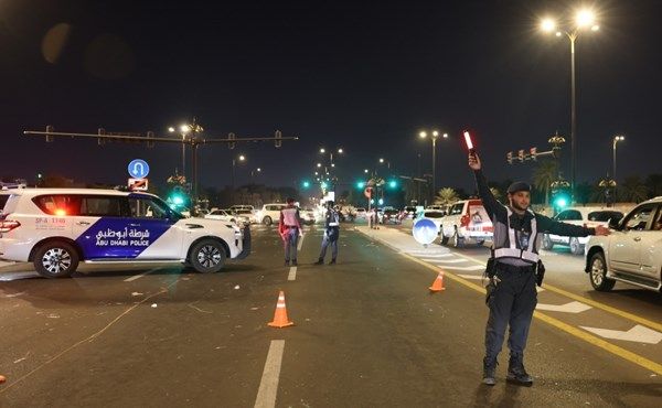 شرطة أبوظبي تحرر 670 مخالفة مرورية لغير الملتزمين بإرشادات احتفالية عيد الاتحاد الـ 53