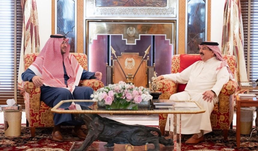 دعمًا للعلاقات الثنائية.. ملك البحرين يستقبل سمو الأمير تركي بن محمد بن فهد