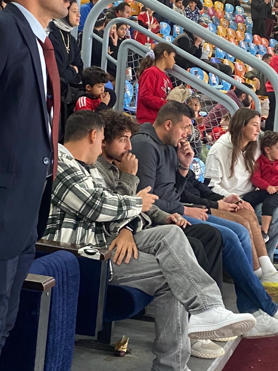 محمد هانى يدعم رجال سلة الأهلى أمام الاتحاد فى نهائى دورى المرتبط.. صور