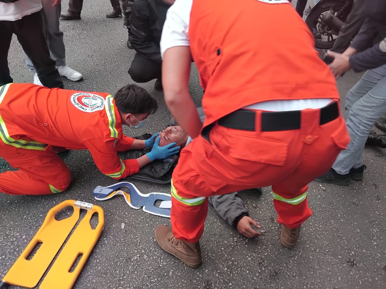 الامارات | في بيروت.. يدهس عنصر أمن ويحمله فوق سيارته ويفر!..  فيديو