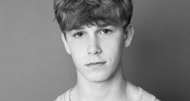 وفاة نجم Baby Driver بحادث مأساوي عن 16 عاماً