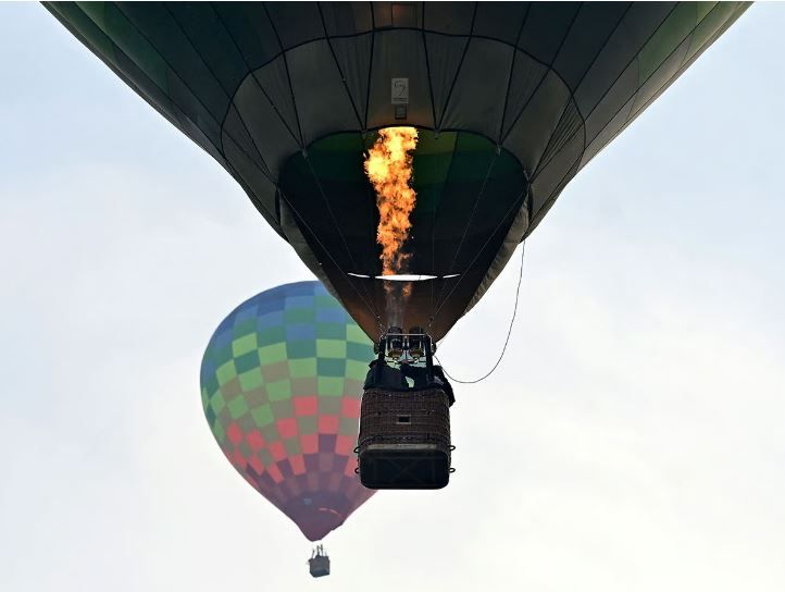 الامارات | مناطيد الهواء الساخن تُزيِّن سماء النيبال