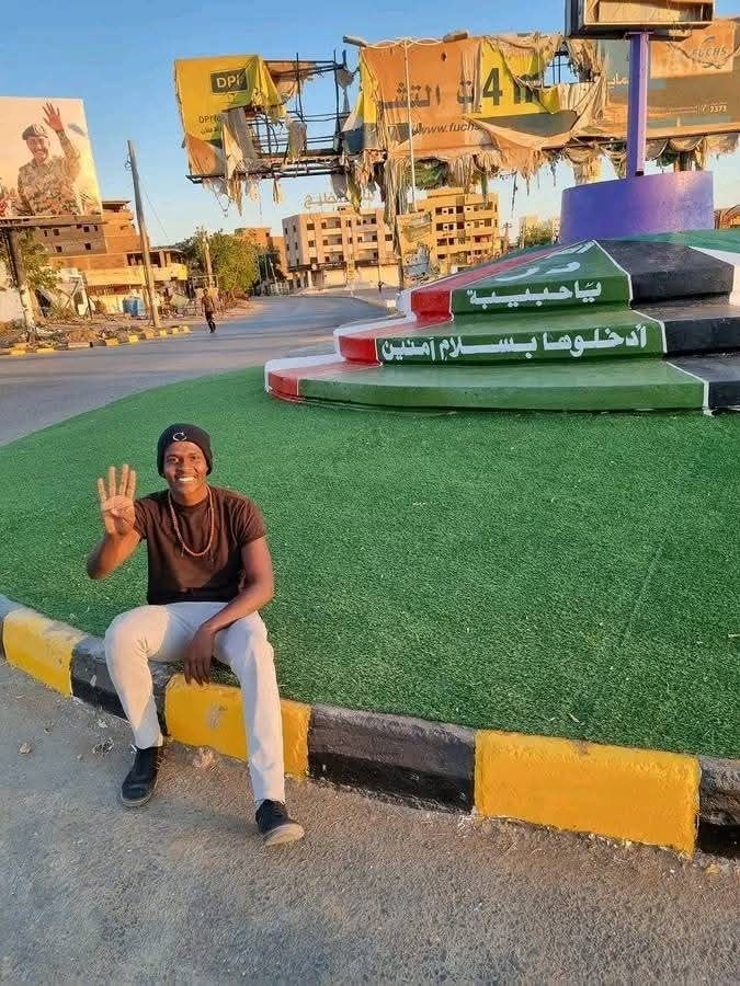 شاهد بالصورة.. أم درمان تستعيد عافيتها.. ناشط سوداني يلتقط صورة معبرة من أمام أشهر شوارع المدينة العريقة والجمهور يتفاعل: (أم در يا حبيبة يا منى يا قصيدة)