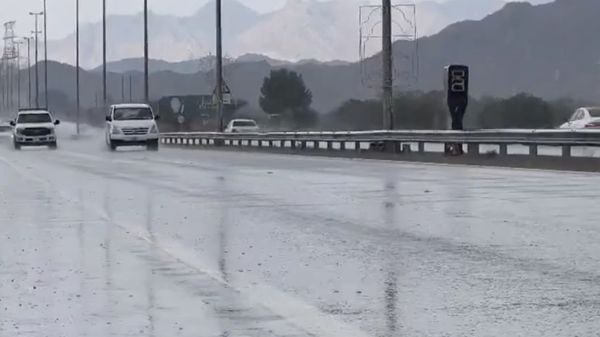 أمطار على مناطق متفرقة بالدولة