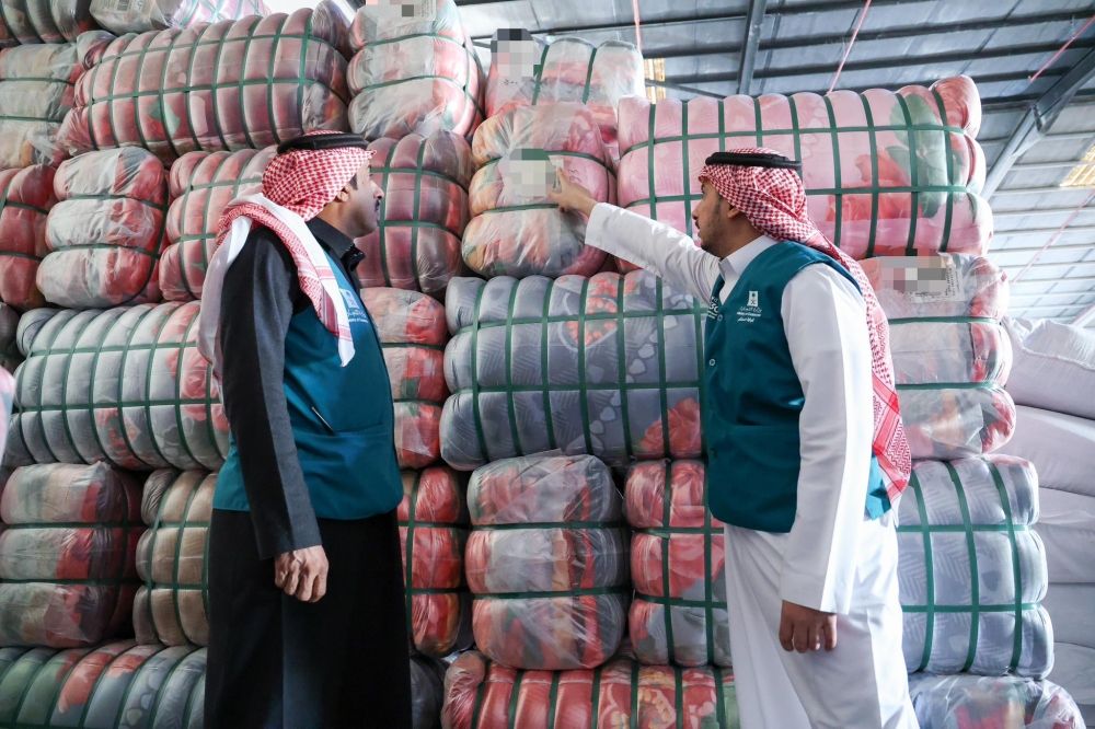 ضبط مستودع يزور بلد المنشأ للبطانيات يحتوي على 33 ألف قطعة مغشوشة