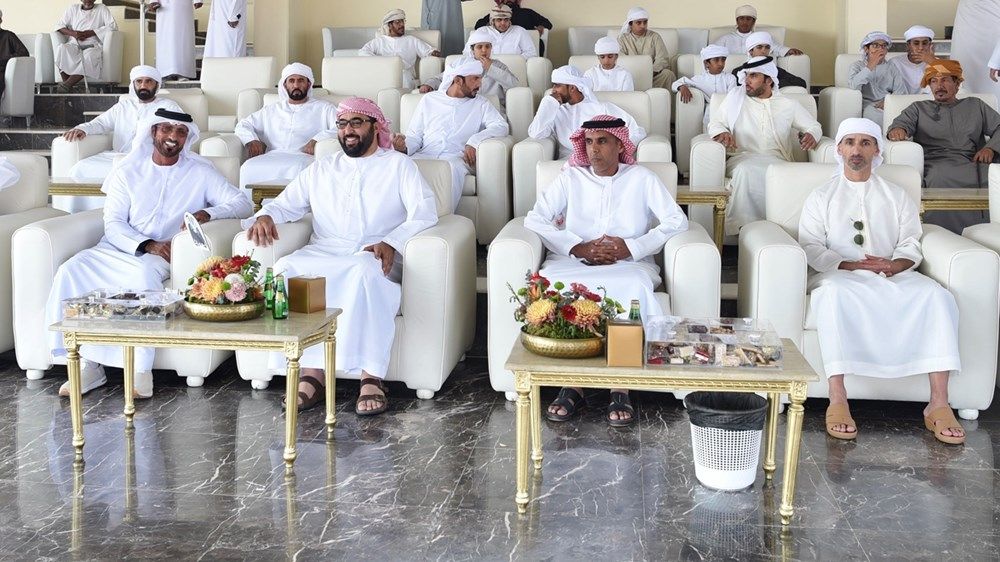ولي عهد أم القيوين يشهد مهرجان محمد بن زايد لسباقات الهجن ومزاينة الإبل