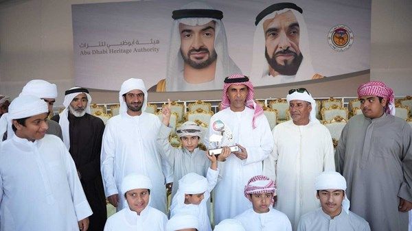 تتويج الفائزين في مهرجان محمد بن زايد لسباقات الهجن ومزاينة الإبل