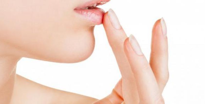 4 وصفات طبيعية تخلصك من تشقق الشفاه في الشتاء.. حضريها بخطوات سهلة