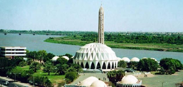 شاهد بالصورة.. أم درمان تستعيد عافيتها.. ناشط سوداني يلتقط صورة معبرة من أمام أشهر شوارع المدينة العريقة والجمهور يتفاعل: (أم در يا حبيبة يا منى يا قصيدة)