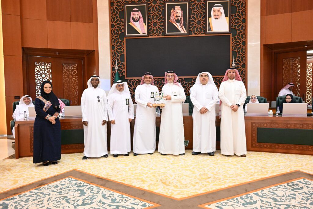 السعودية | رئيس جامعة الملك عبدالعزيز يكرم الفائزين بجائزة رئيس الجامعة للتميز في الأداء الجامعي في دورتها الخامسة