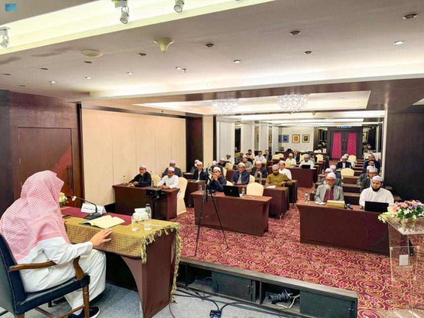 "الشؤون الإسلامية" تختتم الدورة العلمية لتأهيل الأئمة في تايلاند