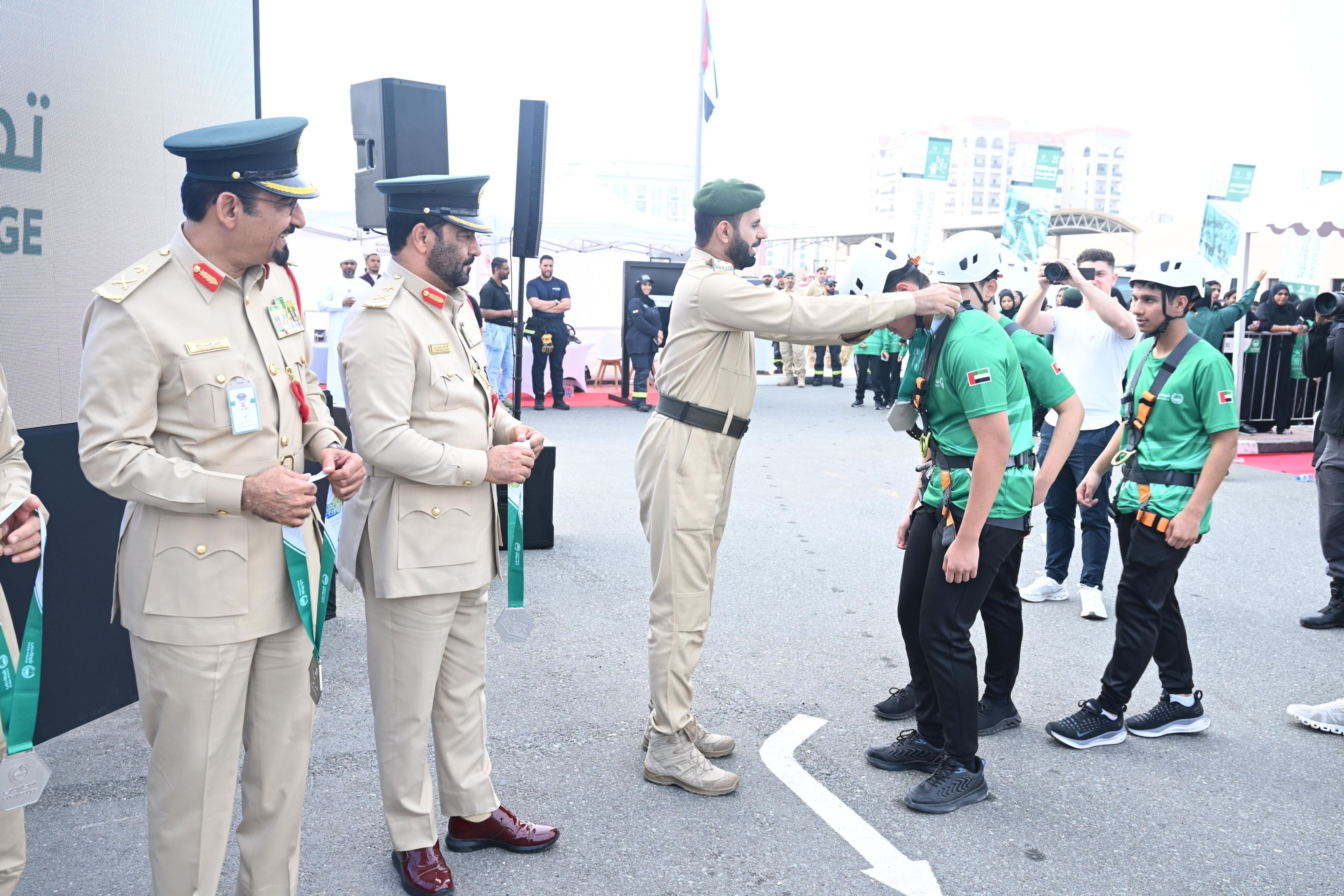 الامارات | شرطة دبي تُتوج الفرق الفائزة في "تحدي أبطال الإنقاذ" بين الطلبة في نسخته الثانية