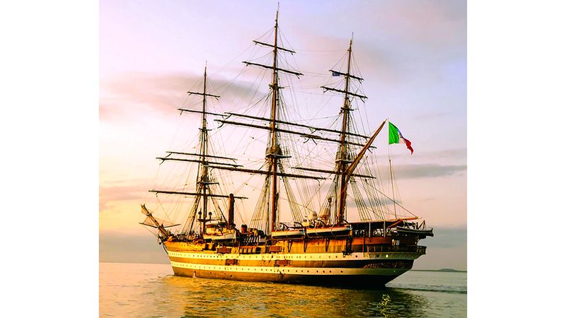 الامارات | السفينة التاريخية «الأجمل في العالم» تصل إلى أبوظبي