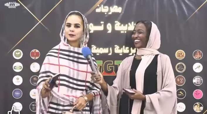 بالفيديو.. فتاة سودانية تفاجئ المذيعة وثير ضحكات المتابعين: (طول ما انت سوداني أعرف انو في بل بل بل.. وأب صلعة الموجود على الدولار دا الراجل الوحيد العاوزاهو في حياتي)