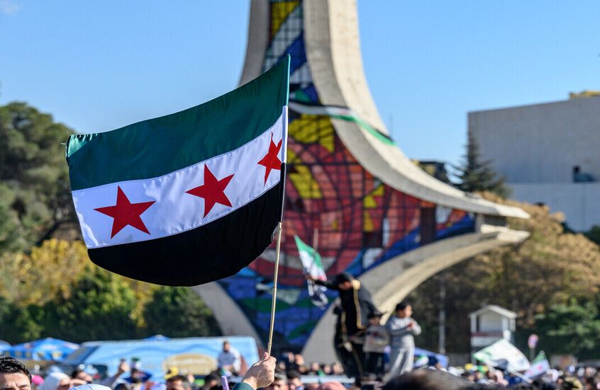 الخليج اليوم .. وفد أمني بحريني يصل دمشق