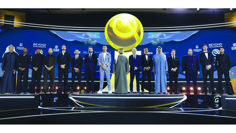 الامارات | منصور بن محمد يشهد مؤتمر دبي الرياضي ويكرّم الفائزين بجوائز «دبي غلوب سوكر»