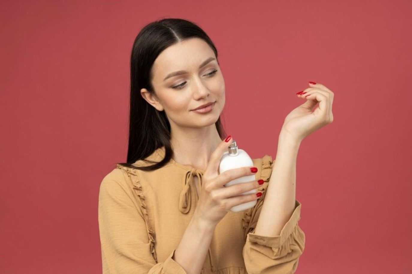 حصاد 2024: جولة حول أهم العطور النسائية التي تركت أثراً كبيراً