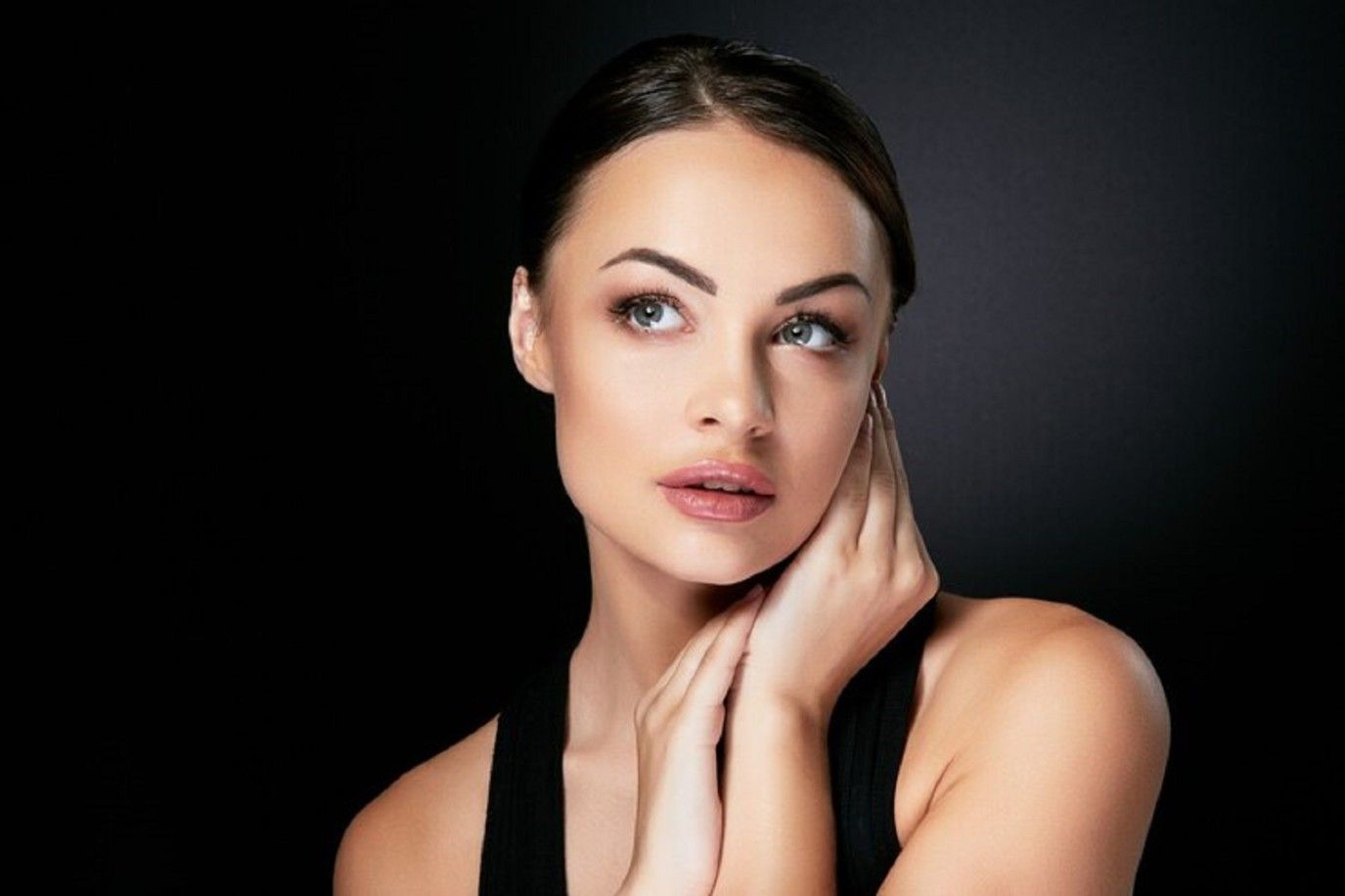 فوائد زيت القرفة للبشرة لا تُحصى لتحسين مظهرك وتعزيز توهج وجهك