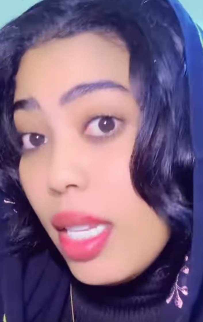 شاهد بالفيديو.. بعبارات مؤثرة.. حسناء سودانية تدعم طلاب الشهادة بعد خوضهم الامتحانات في ظروف صعبة: (أبطال الشهادة نحن فخورين بكم لأنكم بذرة السودان الصالحة طبتم وطاب من أنجبكم)