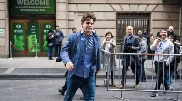 الامارات | خسر بطولة العالم في الشطرنج بسبب اصراره على ارتداء الجينز