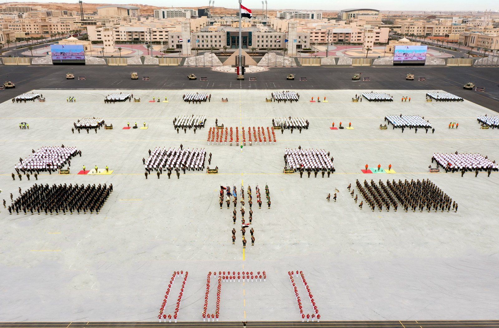 القوات المسلحة تستقبل المقبولين بالأكاديمية والكليات العسكرية بالمقر الجديد