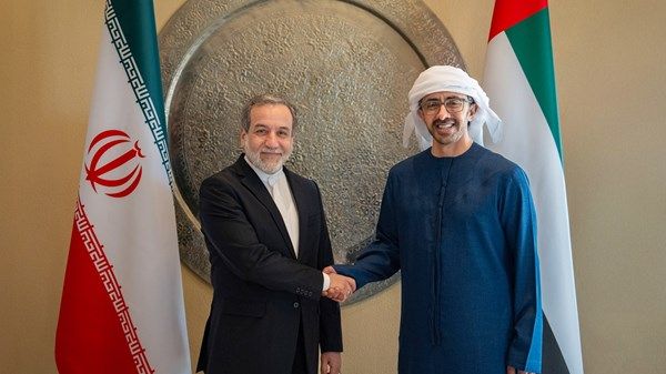 عبدالله بن زايد يستقبل وزير خارجية إيران