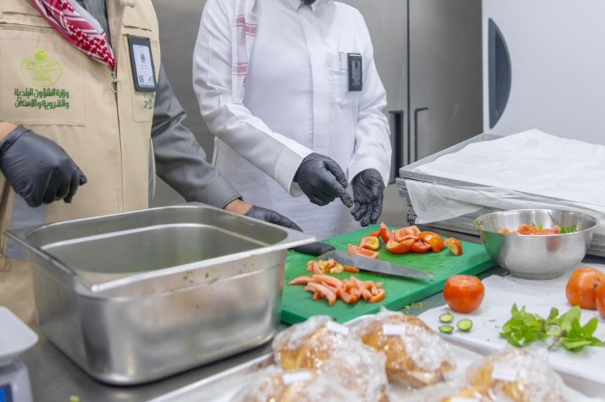 3400 جولة رقابية تعزز سلامة الغذاء وصحة المستهلك في الطائف