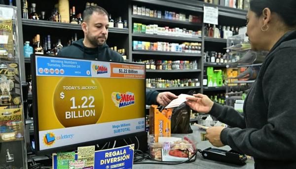 الامارات | ربح ورقة يانصيب بقيمة 1.22 مليار دولار