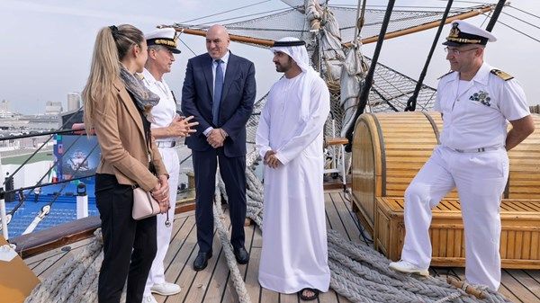 حمدان بن محمد ووزير دفاع إيطاليا يبحثان تعزيز التعاون بين البلدين