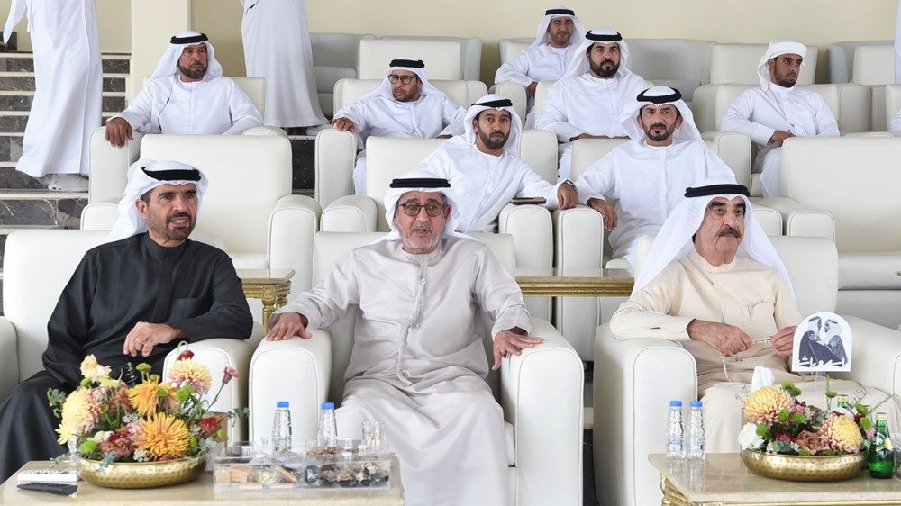 حاكم أم القيوين يشهد اليوم الختامي لمهرجان محمد بن زايد لسباقات الهجن ومزاينة الإبل