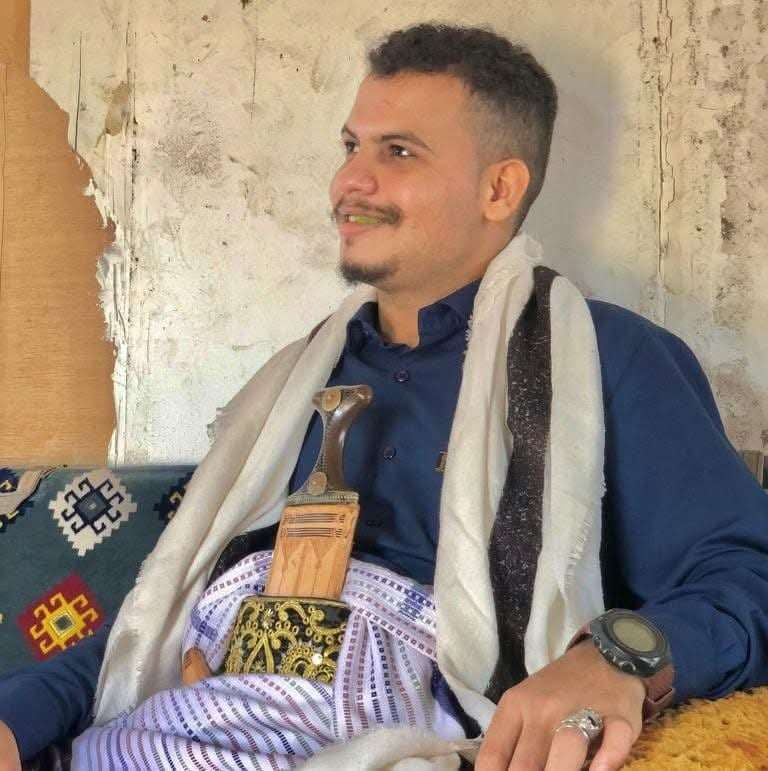 قائد امني يعتقل ناشط بعدن بسبب منشور فيسبوك.. الإسم و الصورة