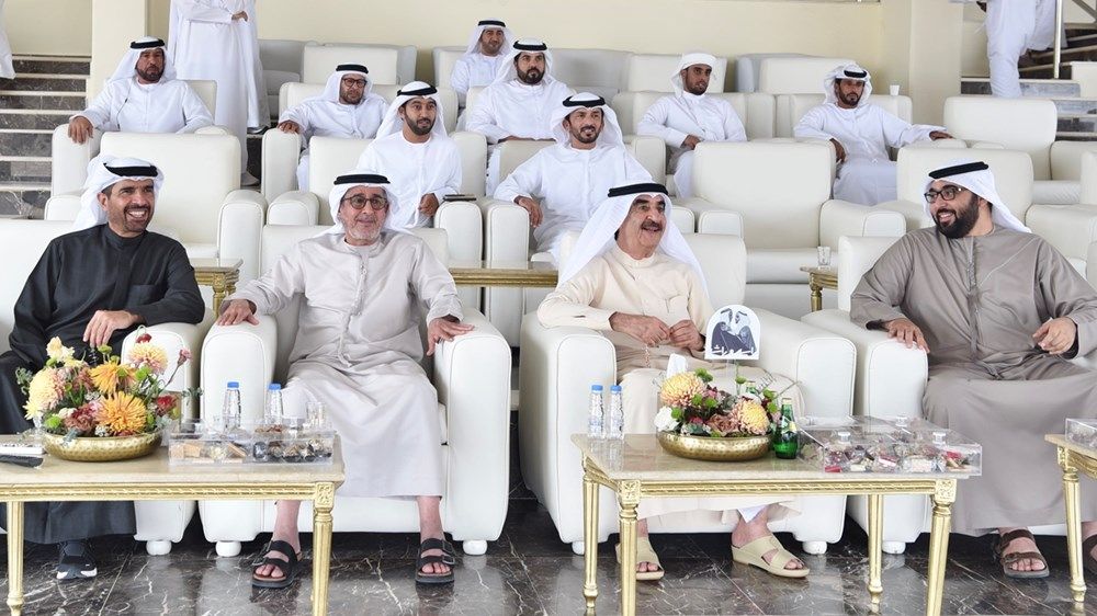 حاكم أم القيوين يشهد اليوم الختامي لمهرجان محمد بن زايد لسباقات الهجن ومزاينة الإبل