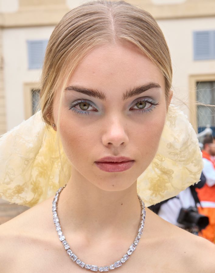 مكياج حفل نهاية السنة 2024.. أفكار إطلالات لتتألقي في العام الجديد