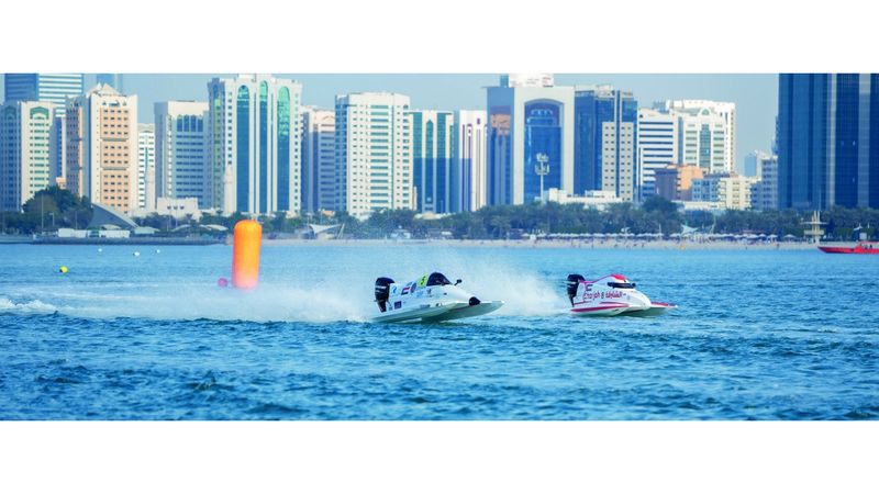 الامارات | اليافعي يظفر ببطولة الإمارات لزوارق «الفورمولا 4»