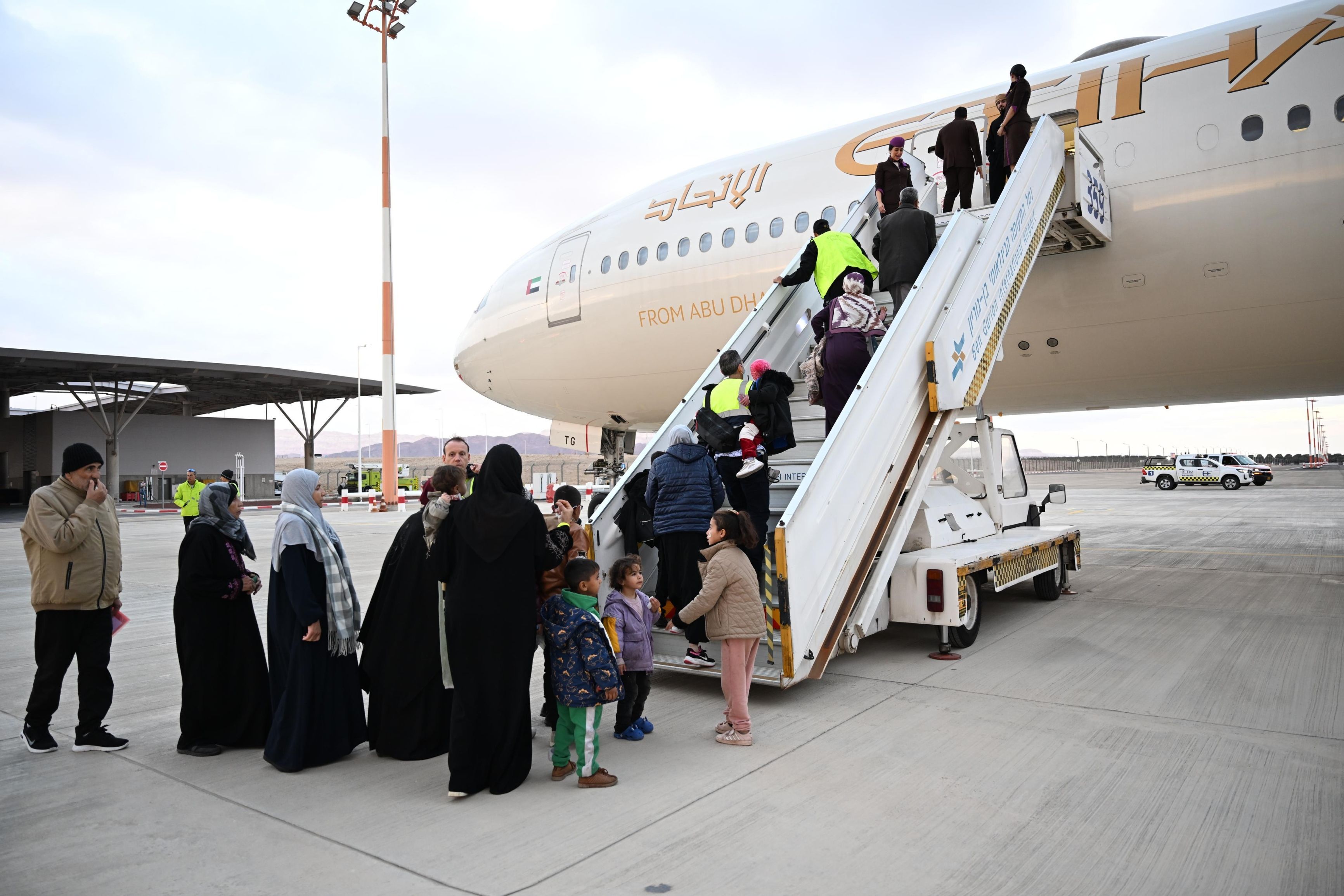 الامارات | الإمارات تُجلي 127 من المصابين والمرضى والمرافقين من غزة