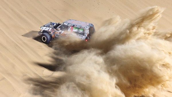 عشاق المغامرة والإثارة يخوضون تحدي «تل مرعب»