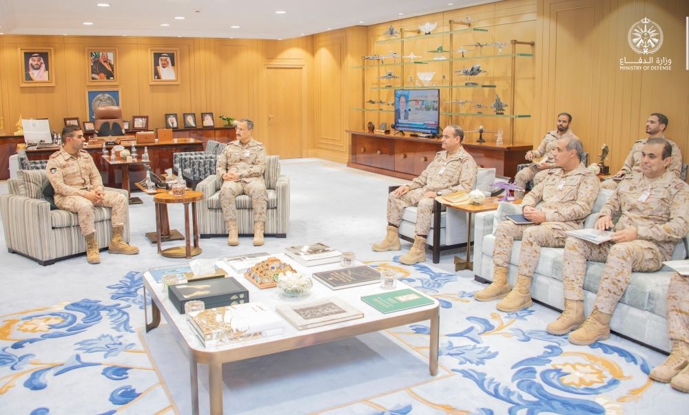 قائد القوات الجوية يناقش الموضوعات المشتركة مع نائب رئيس الأركان الكويتي