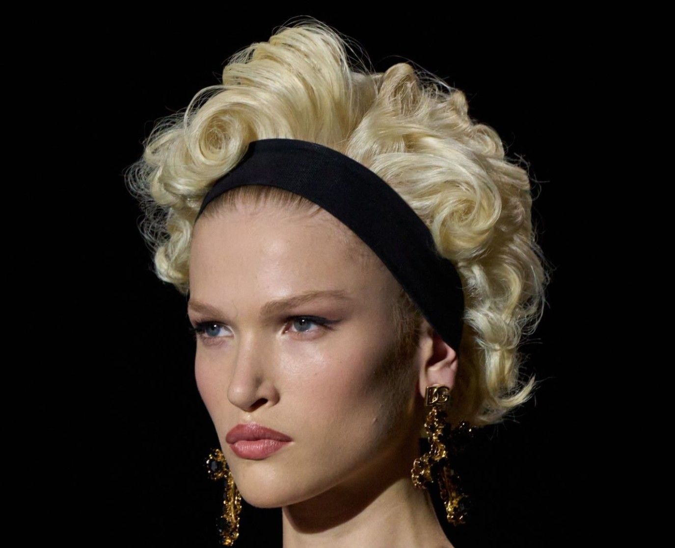 مكياج حفل نهاية السنة 2024.. أفكار إطلالات لتتألقي في العام الجديد