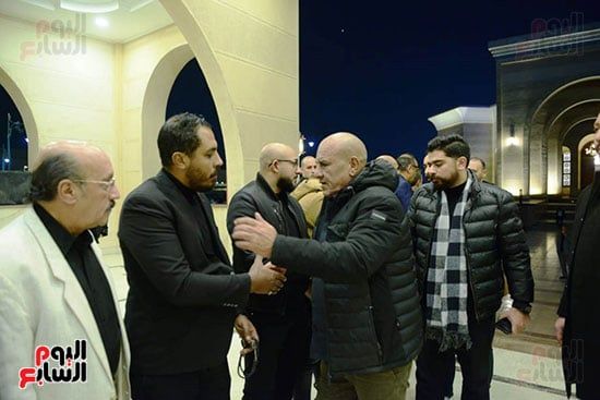 محمد لطفي ودينا وعمر كمال وشيكو فى عزاء أحمد عدوية.. صور