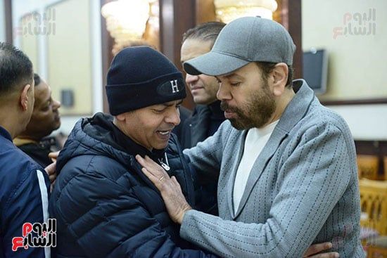 محمد لطفي ودينا وعمر كمال وشيكو فى عزاء أحمد عدوية.. صور