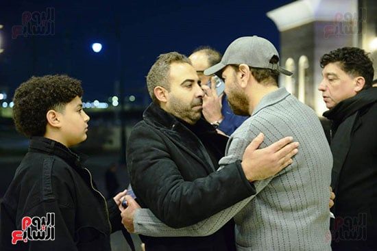 محمد لطفي ودينا وعمر كمال وشيكو فى عزاء أحمد عدوية.. صور