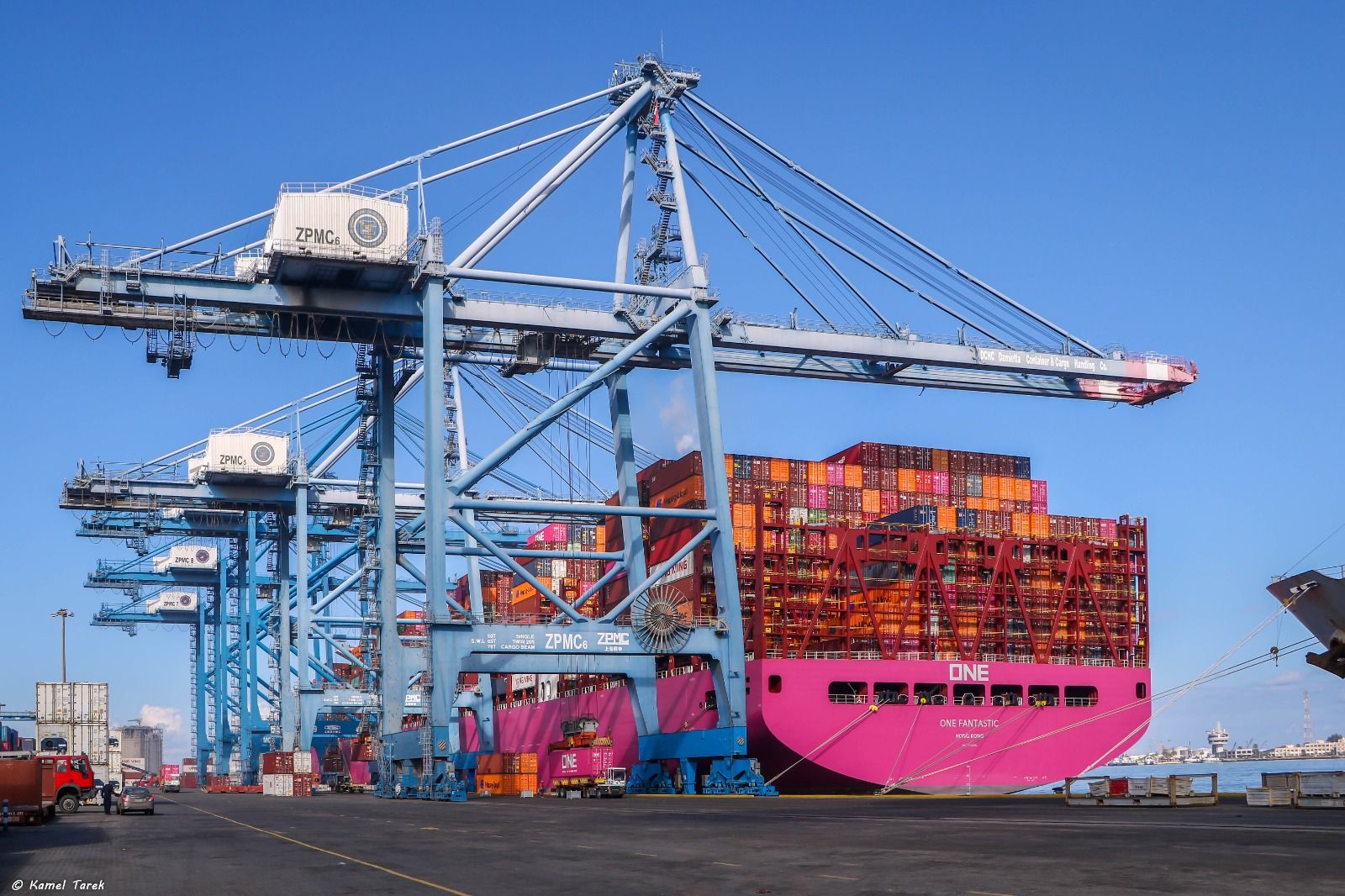 ميناء دمياط يستقبل سفينة حاويات عملاقة طولها 366 مترا