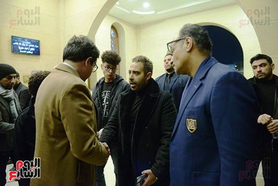 محمد لطفي ودينا وعمر كمال وشيكو فى عزاء أحمد عدوية.. صور