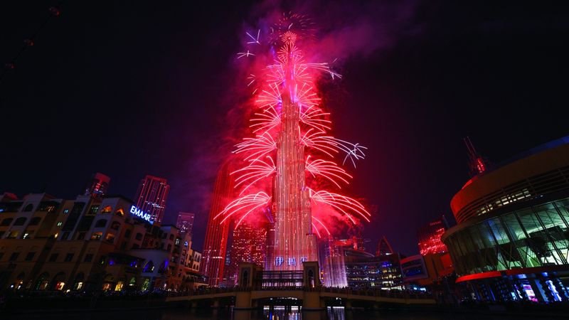 الامارات | دبي تدهش العالم في استقبال 2025.. الفرحة هنا مختلفة
