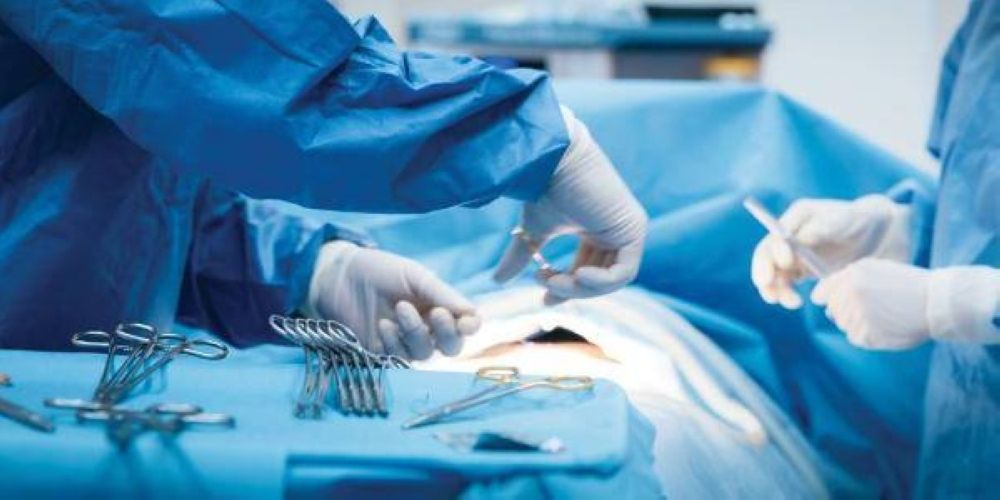 إنهاء معاناة مريضة من نزيف متكرر دام ثلاث سنوات بمستشفى المذنب