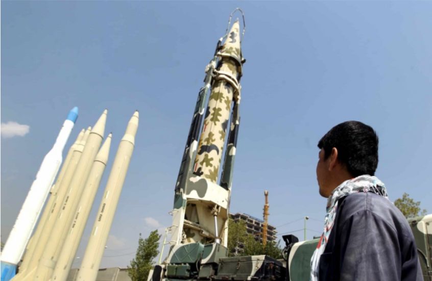 الخليج اليوم .. "قادر على مراوغة الدفاعات الجوية".. محلل عسكري إسرائيلي يعلق على الصاروخ اليمني